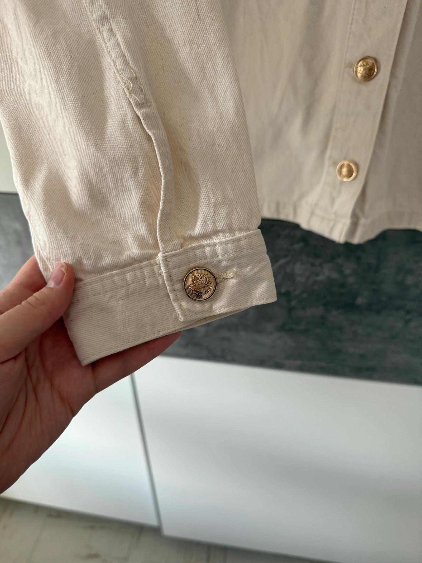 Chaqueta vaquera crema con botones dorados - Kiabi - XL – photo 7